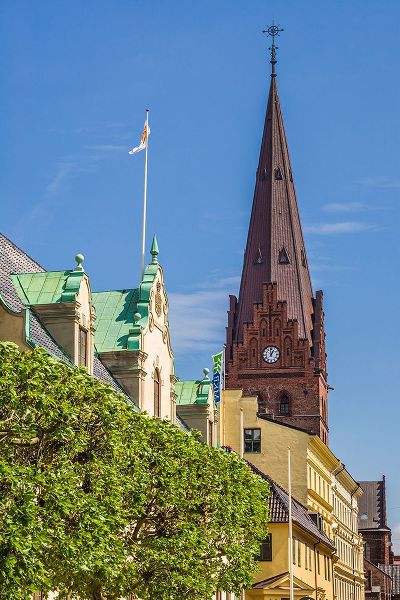 Bibikow, Walter 아티스트의 Sweden-Scania-Malmo-Sankt Petri Krka church and city buildings작품입니다.